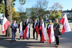 2018-10-05 Kandydaci PiS zainaugurowali akcję rozdawania flag
